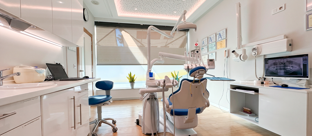 Clinica Dental Mónica Valenzuela, dentista en León,  ás de dos décadas de experiencia.